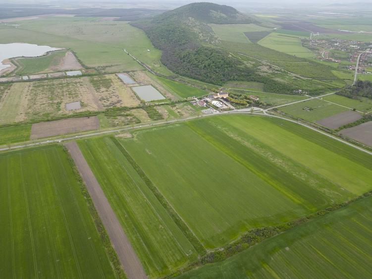 Teren extravilan de 22500mp Zona Ineu
