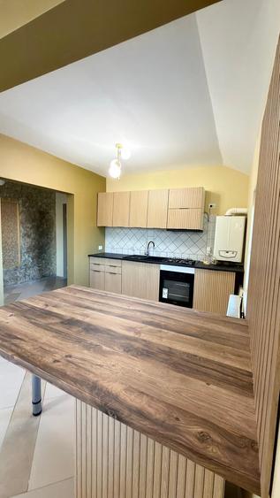 Vand apartament 3 camere Dambovita mansarda 92000 euro