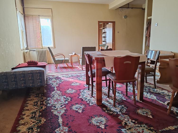 Apartament 5 camere pozitie deosebita zona Colinei