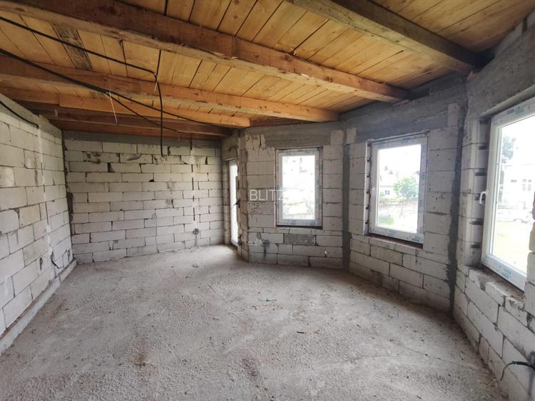 Duplex la rosu, 4400 mp teren, Siret - 19