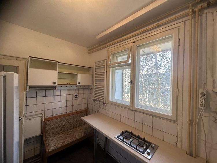 Floreasca, 2 camere decomandate, parter inalt, balcon, centrala proprie