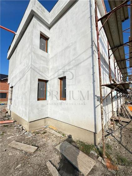 Sacalaz - Zona excelenta - Duplex spatios - 5 camere - P+1 - Locuri de parcare i