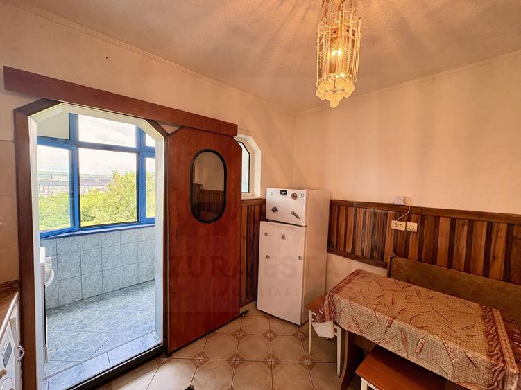 Apartament 2 camere decomandat cu balcon și pivniță în Vasile Aaron