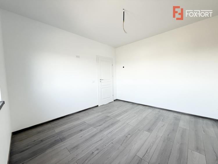 Casa individuala cu 4 camere, situata la drum asfaltat in Sacalaz