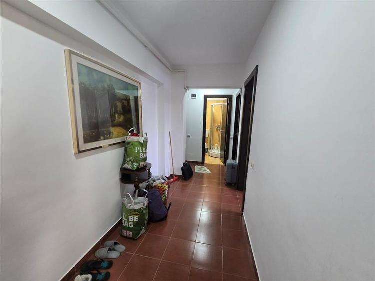 Apartament cu trei camere  constructie recenta