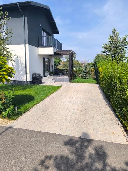 Casă de vânzare tip duplex