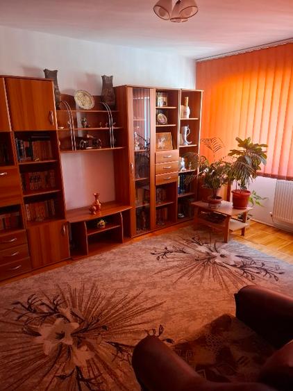 Apartament cu 3 camere de vanzare