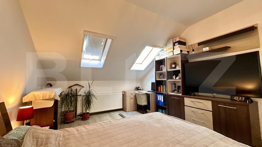 Apartament cu 3 camere și 2 băi, curte comuna, centrală pe gaz, ultracentral