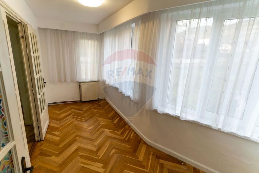 Casă / Vilă cu 6 camere de închiriat în zona Centru Vechi