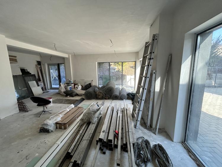 Spatiu comercial semifinisat 62 mp utili plus 20mp terasa Borhanci