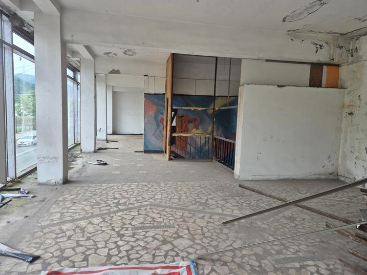 Închiriez spațiu comercial