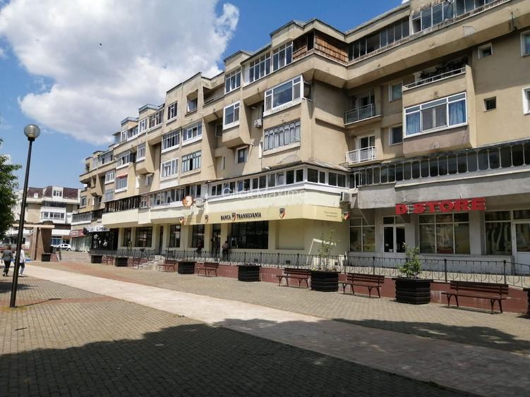 Spațiu comercial ultracentral, 200 mp singurul vad 100% pietonal Roman - 6