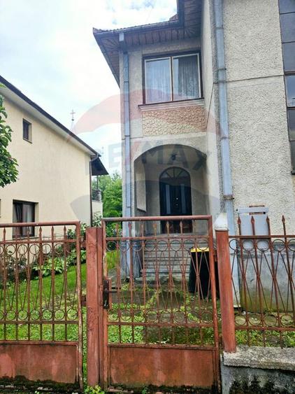 Casă / Vilă cu 6 camere de vânzare în zona Ultracentral
