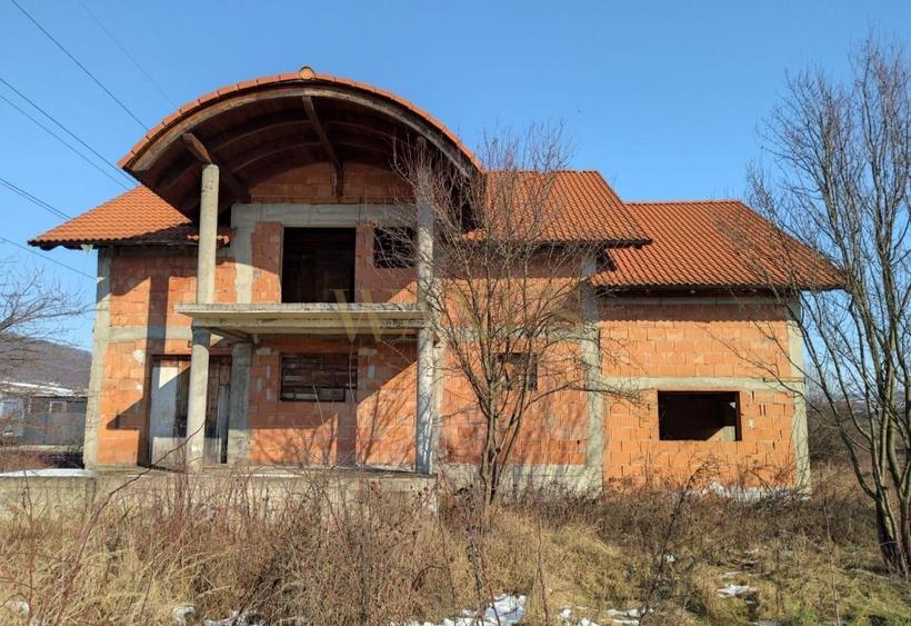 Casa la Rosu P+1,teren 10 Arii,zona Viisoara