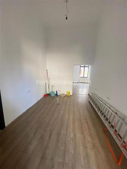 Inchiriez Spatiu  Comercial cu intrare din Bulevard - 19
