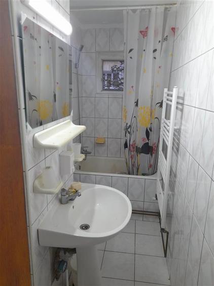 ...Apartament 2 Camere Etaj 1 cu Centrala zona Sagului..