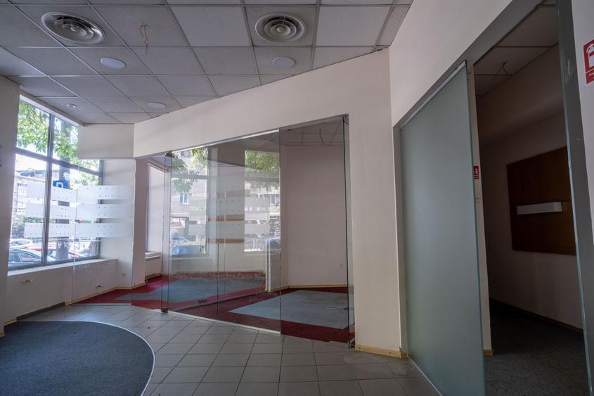 Spațiu comercial de închiriat cu vitrina la bulevard– Gara de Nord