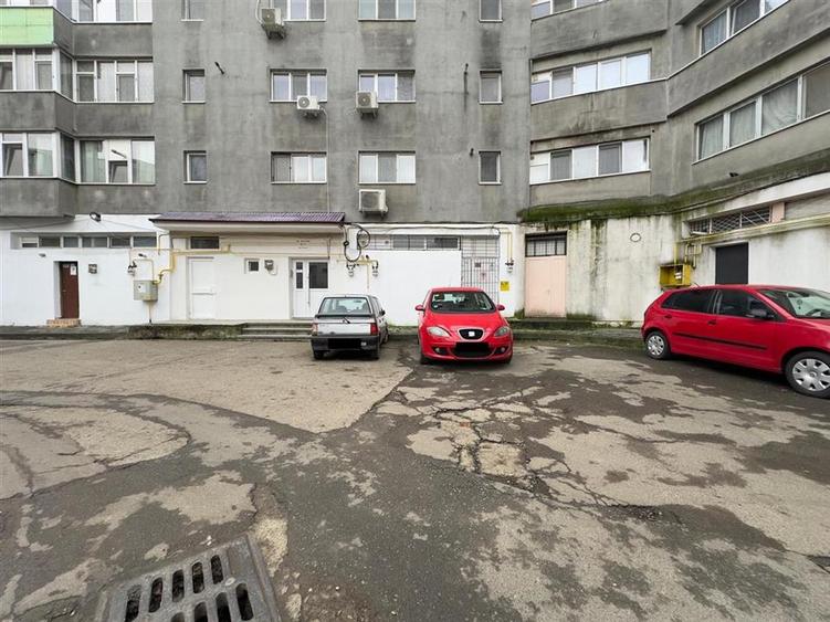 Spatiu comercial str. Bucium, zona Carrefour Felicia, 78mp