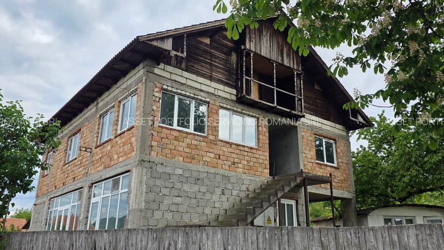 CASA/SPATIU COMERCIAL - GENUNENI - 14