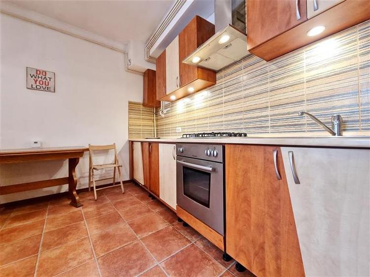 Garsoniera spatioasa de inchiriat in Centrul Istoric al Brasovului