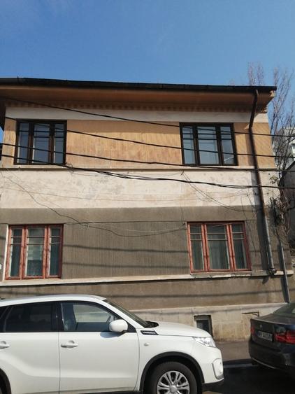 Vânzare 2 vile singur curte Banu Manta