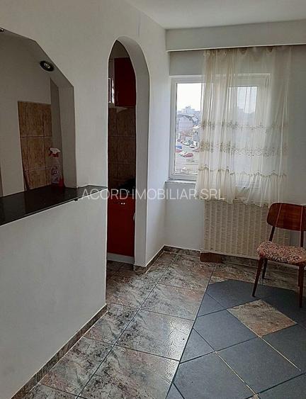 Apartament 2 camere decomandat - zona Dacia - 2