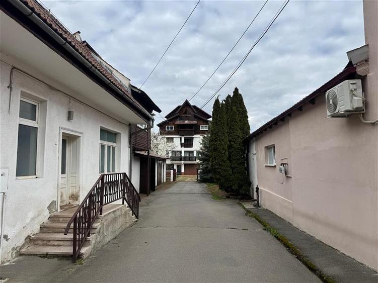 Doua case de vanzare, teren 800 mp, Zarnesti, Brasov