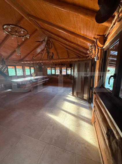 Cabana din lemn rotund, 2 camere, 140 mp, teren 2800 mp, Paltinoasa