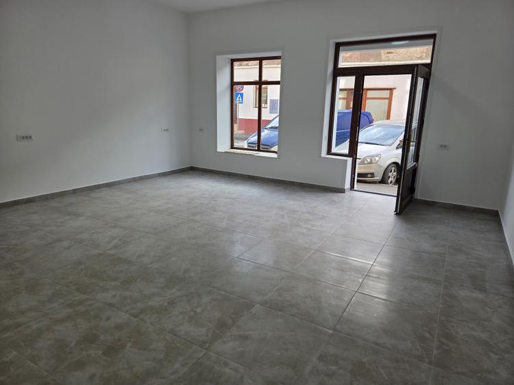 Spatiu comercial 3 camere zona Central Sibiu