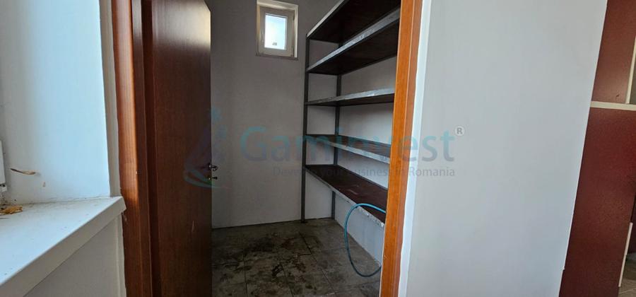 Cladire mixta - birouri si spatii depozitare - atelier, in zona Clujului, Oradea