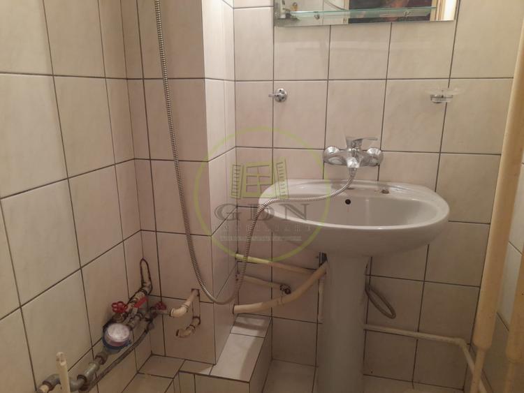 Apartament 4 camere etaj1 de vanzare pe B-dul unirii in Fagaras jud. Brasov