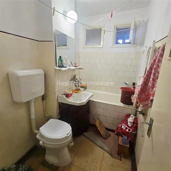 Apartament 2 camere etaj intermediar zona Astra