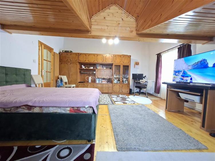 Apartament 3 camere la casa curte pivnita parcare zona Centrala - 4