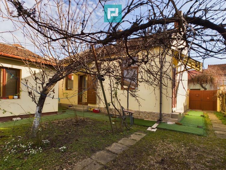 Casă cu teren în Pârneava