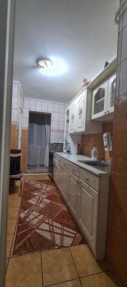 De vanzare apartament cu 2 camere, central, Bloc BR, et. 2, 76.000 euro