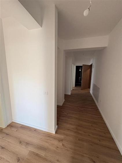 Apartament de vanzare cu 3 camere Tractorul