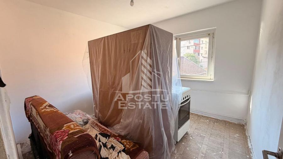 Apartament 2 camere decomandat | 42 mp + balcon | De renovat | 75.000