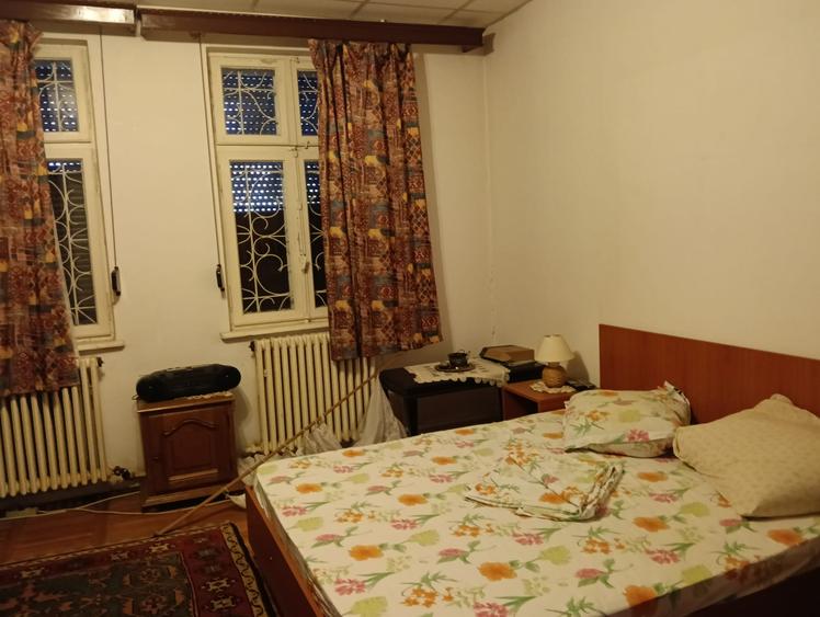 Casa interbelica, renovata total, centrul Perisului, cu vedere la lacul Cocioc