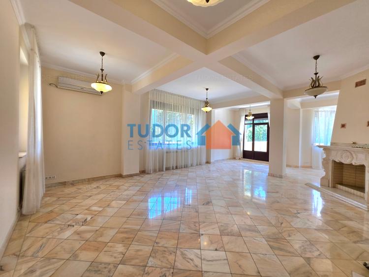 Elegant 10-Bedroom Mansion with Private Pool & Landscaped Garden