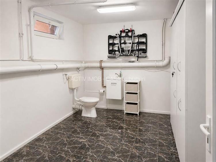 Vila eleganta cu 4 dormitoare - demisol - curte - terasa