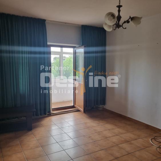 Apartament de vanzare CU 3 CAMERE LA 5 CALARASI