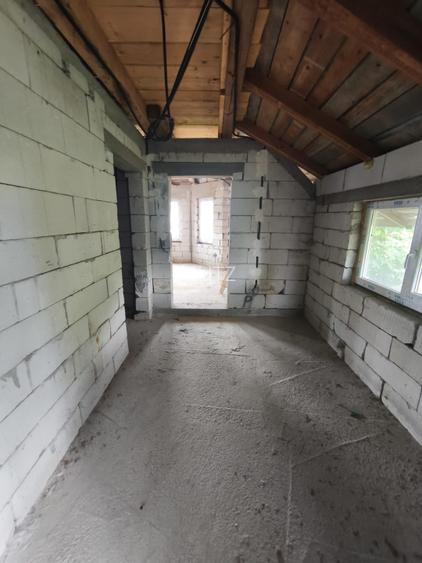 Duplex la rosu, 4400 mp teren, Siret - 17