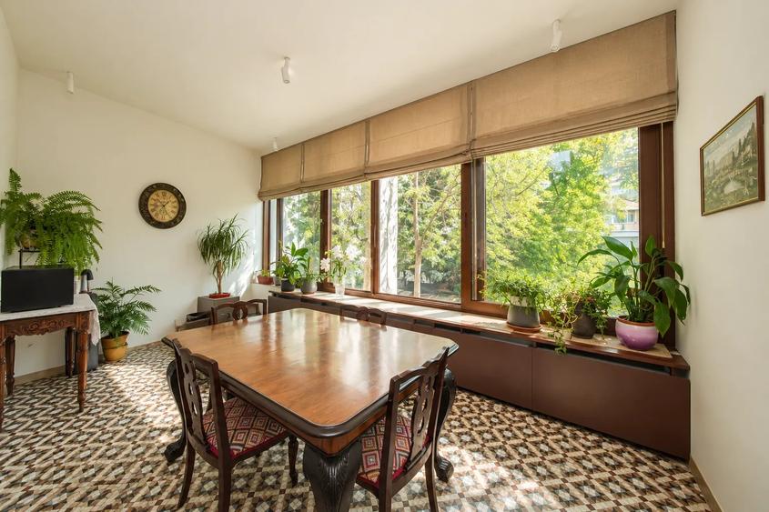 APARTAMENT CU 4 CAMERE - UTILAT SI MOBILAT - ZONA CENTRALA