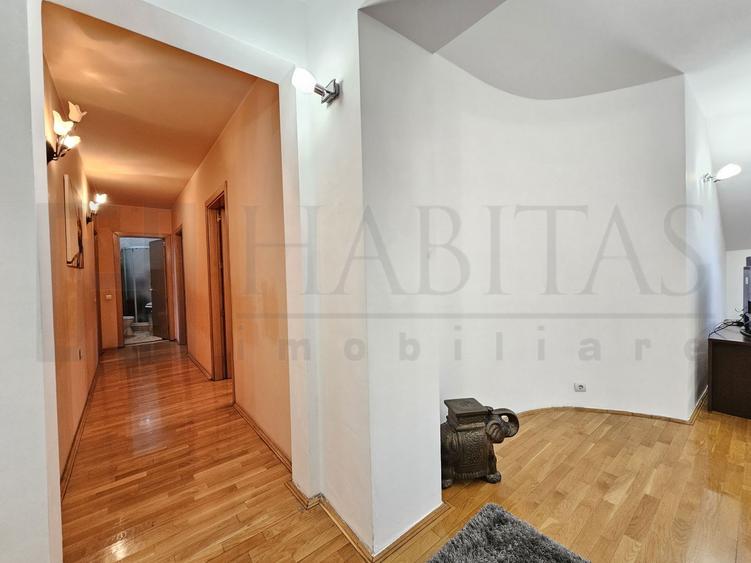 Casa cu 8 camere, dispusa pe doua nivele, Parcul Central