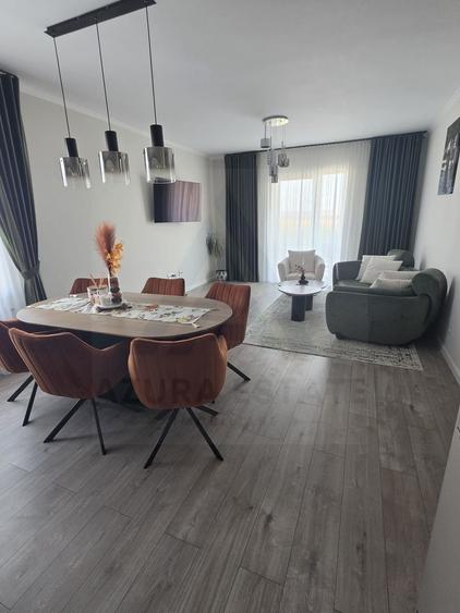 Apartament ultrafinisat 72 mp utili 3 camere 2 bai lift C. Surii Mici