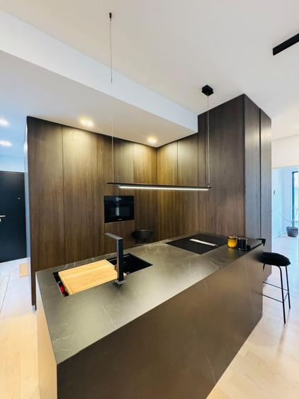 Apartament 3 camere Piata Romana/Bloc nou/Curte 131mp/Parcare