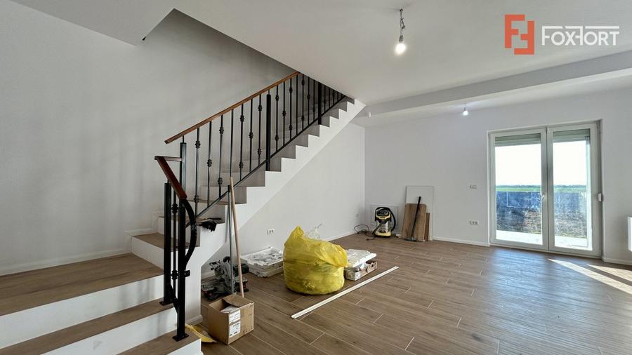 Duplex cu 4 camere si teren de 375 mp - zona Sanandrei