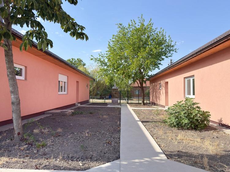 Două case noi pe teren de 2.800 m² – Firiteaz