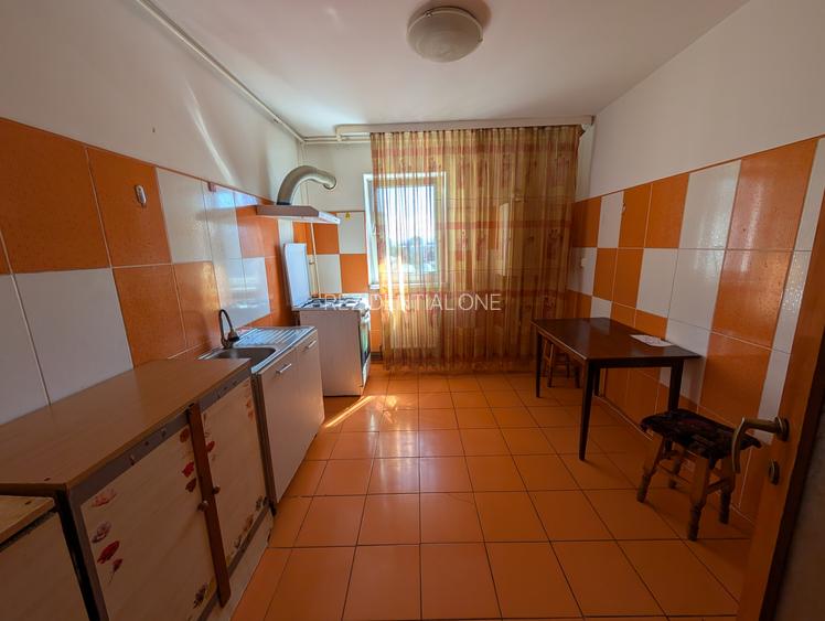 De închiriat 3 camere Piata Sud - 2