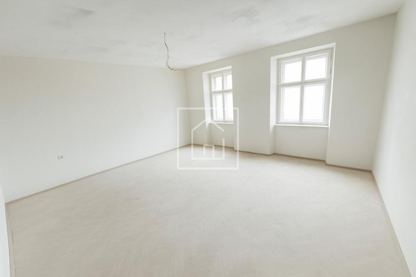 Apartament 4 camere 74 mp, curte si pivinta in Centrul Istoric SB
